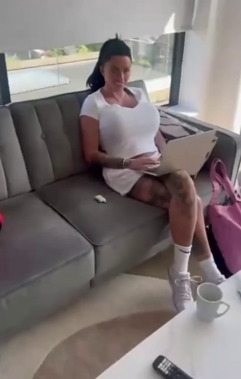 Katie posed in a video showing off an apartment she recently stayed in