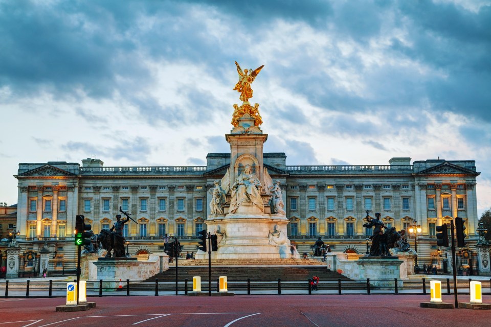 a statue of queen victoria is in front of a large building