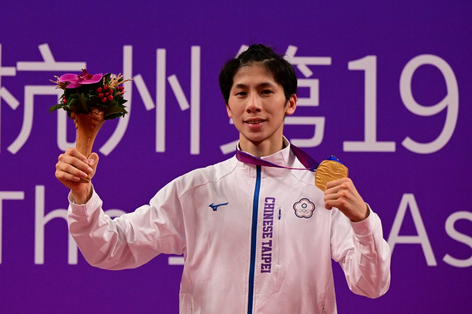 Lin, 28, poses with her 2022 Asian Games gold medal