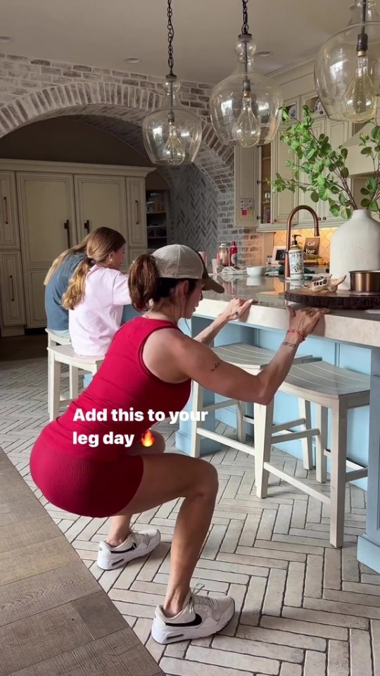 Dalyce, who is from the US, explained that she swears by a simple leg routine that you can do from home, even in your kitchen, to get toned legs