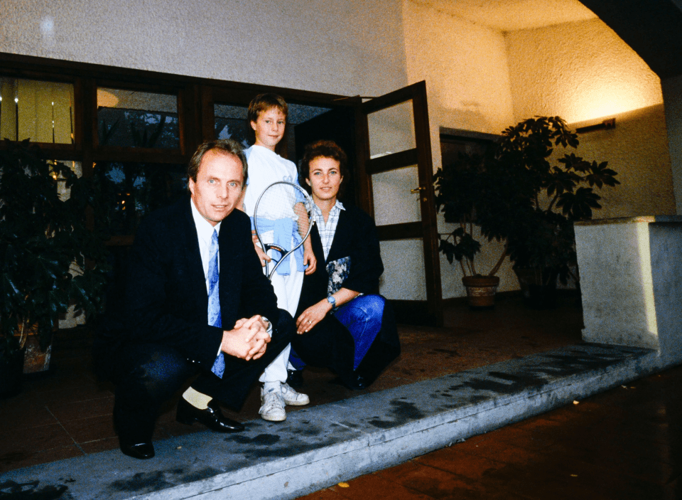 Sven photographed with his children Johan and Lina