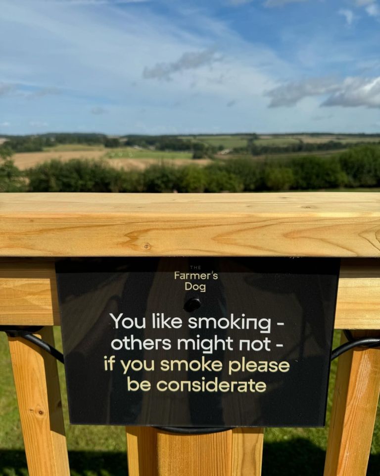 The sign at Jeremy's pub regarding outdoor smoking - sadly, however, Sir Starmer does not think like this