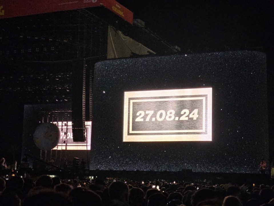 a large screen with the date 27.08.24 on it