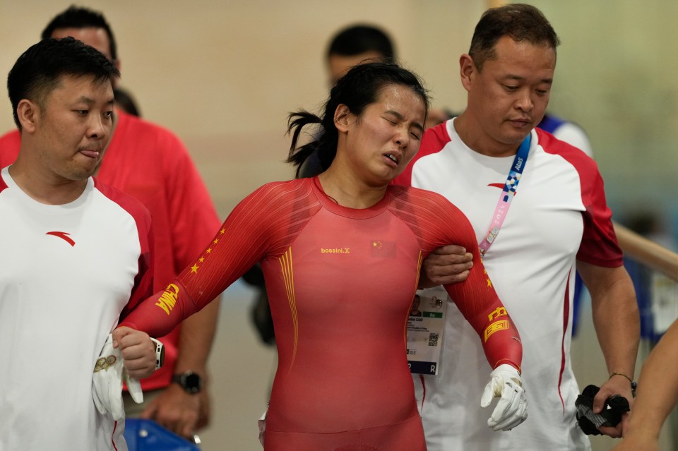 Liying Yuan looked in pain as well as distress