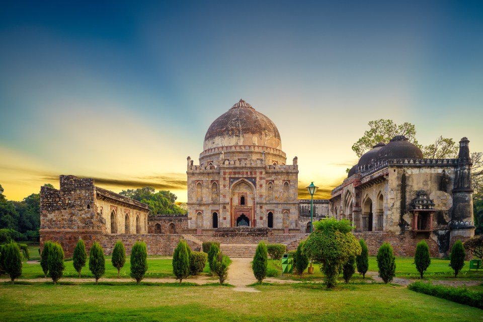 a very old building with a dome on top of it