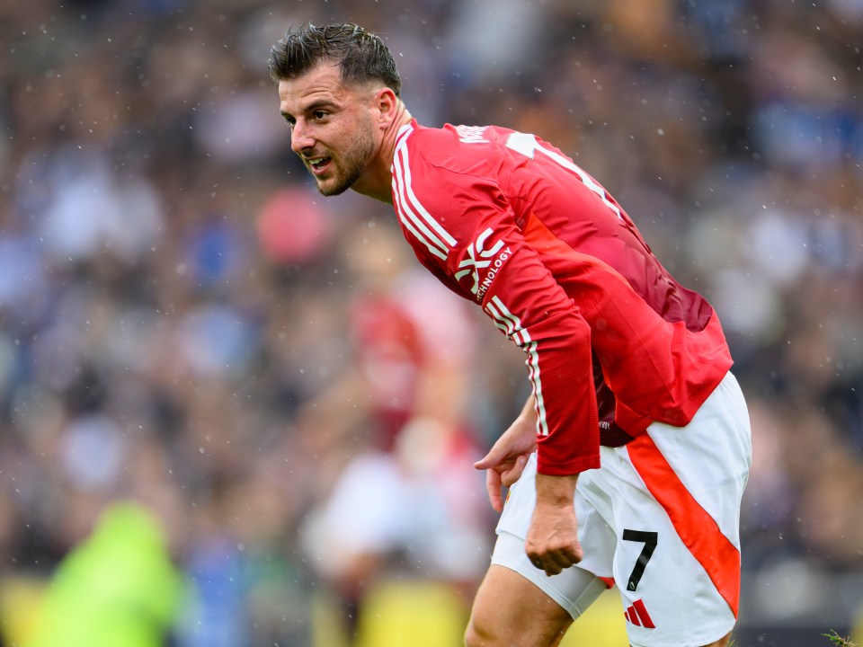 a soccer player with the number 7 on his shorts