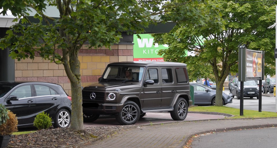 Molly's car could be seen in the queue as she grabbed some food whilst Tommy was understood to be with Bambi