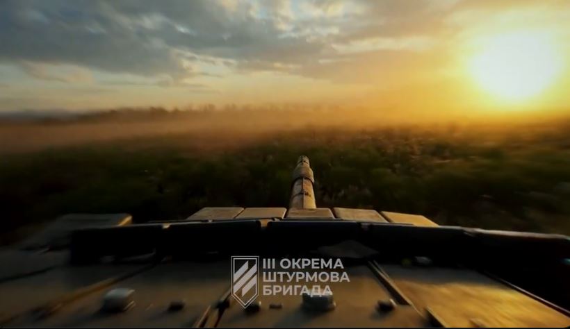 DIE HARD TROOPS Action movie-style vid shows Ukrainian troops & tanks storming Russian lines despite being outnumbered nearly 3 to 1 , Ukrainian 3rd Separate Assault Brigade is advancing in Kharkiv region, regaining territories - the brigade's official statement, , //x.com/Gerashchenko_en/status/1826681785918390765