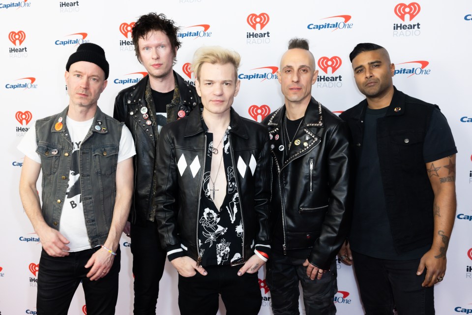 Tom Thacker, Jason Cone McCaslin, Deryck Whibley , Frank Zummo, and Dave Brownsound Baksh of Sum 41