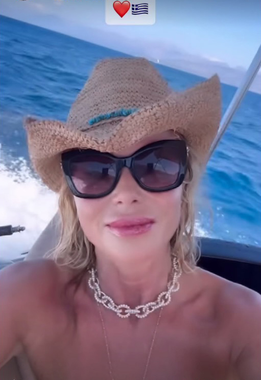 The star donned sunglasses and a hat as she sped across the Mediterranean sea.