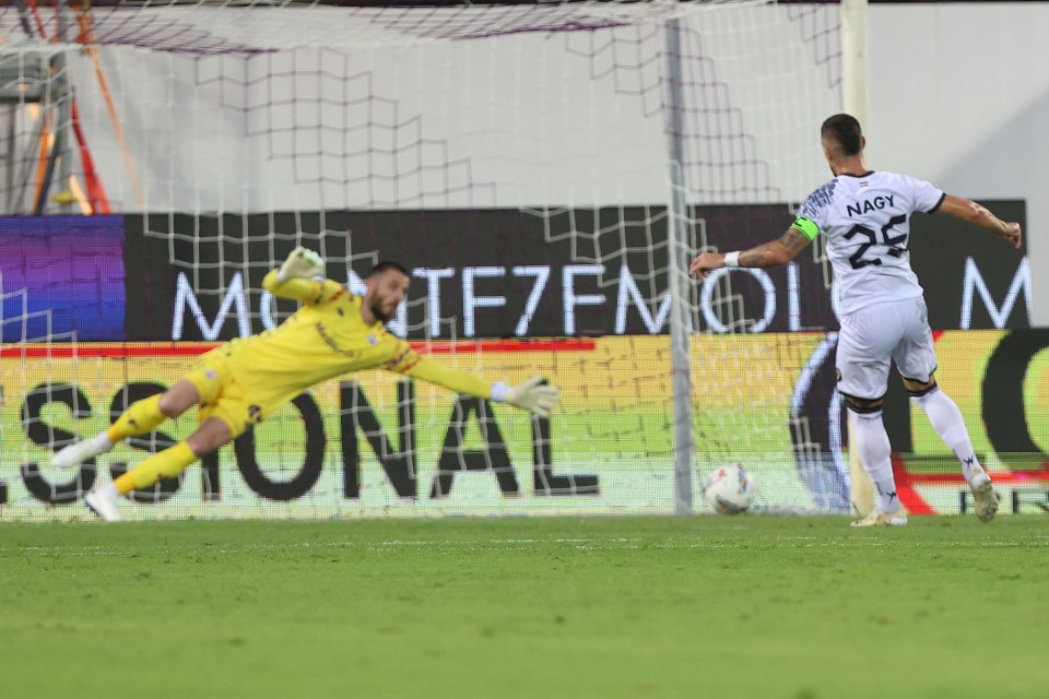 a soccer player with the number 25 on his back