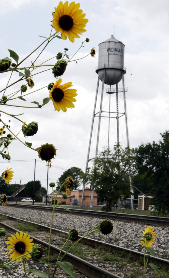 a water tower with the name weimar on it