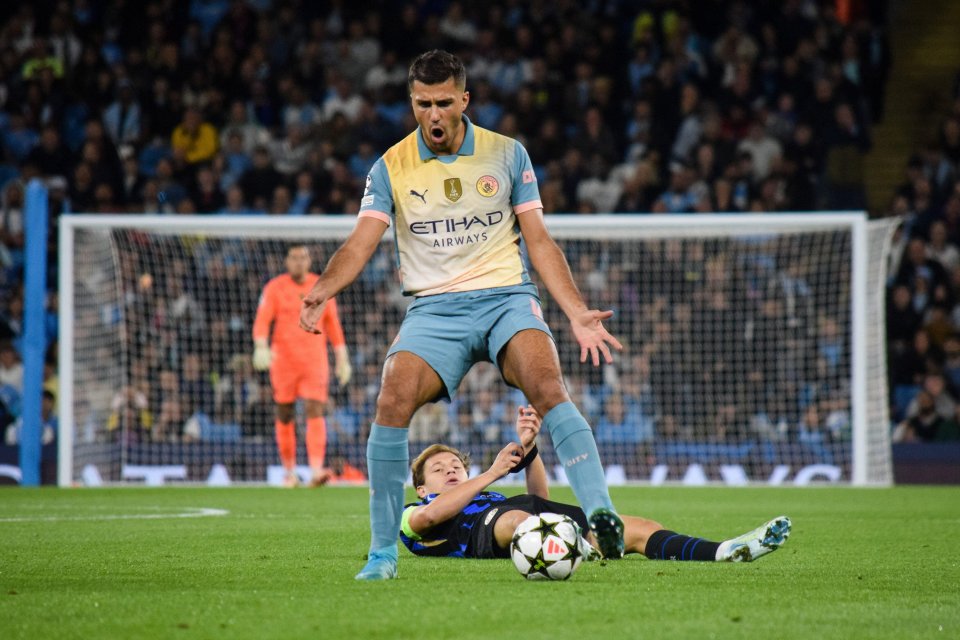 Rodri (16) reacts with frustration after fouling Barella