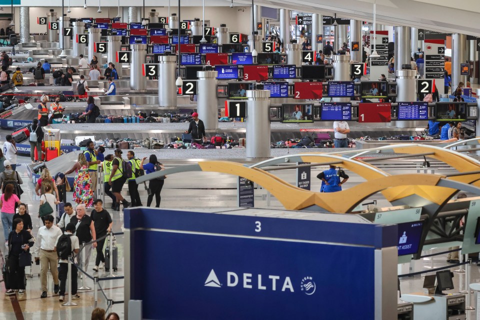 a delta sign is in the middle of an airport