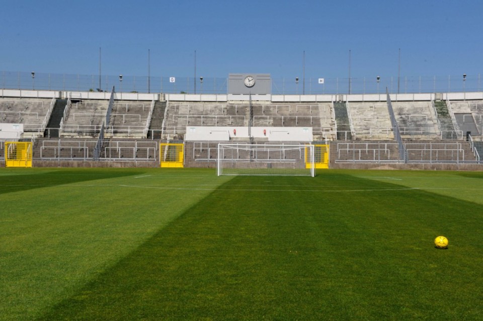 2AMKW8K The renovation work on the municipal stadium on Grunwalder StraBe ("60er-Stadion") in Giesing is almost complete. In the picture the playing field. [automated translation]