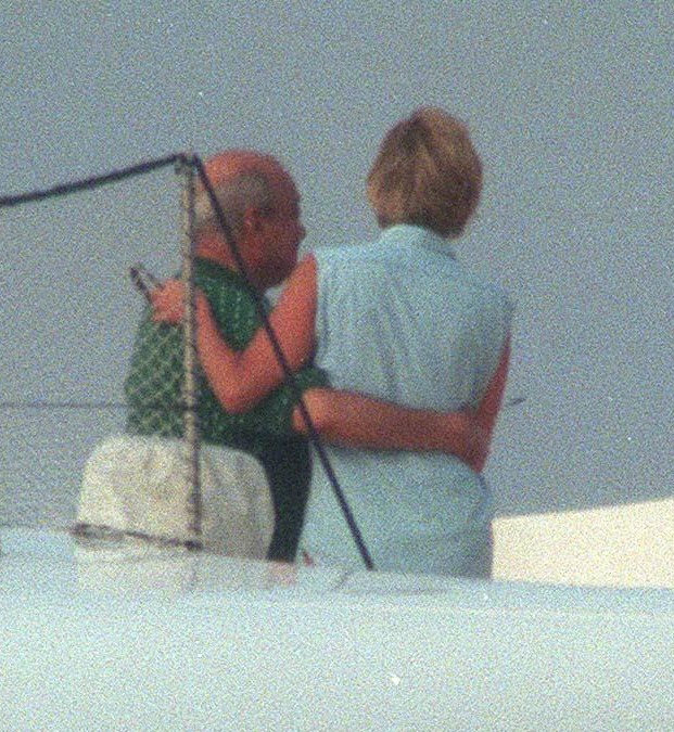 Sleazy Fayed puts his arm around Diana