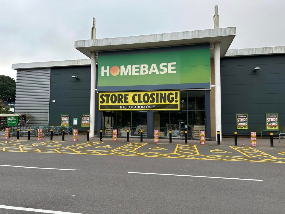 a homebase store has a sign that says store closing