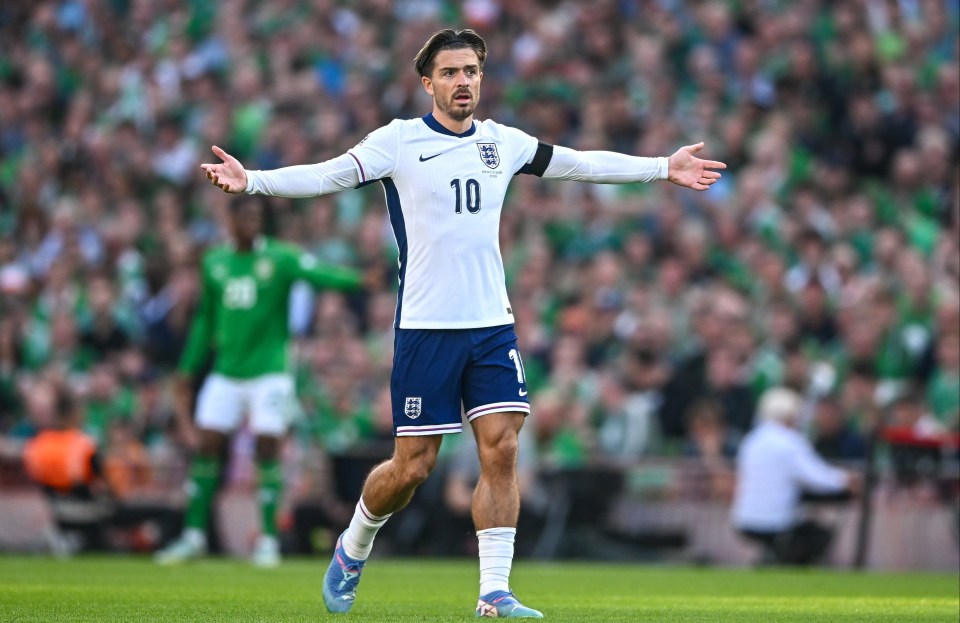 a soccer player with the number 10 on his jersey