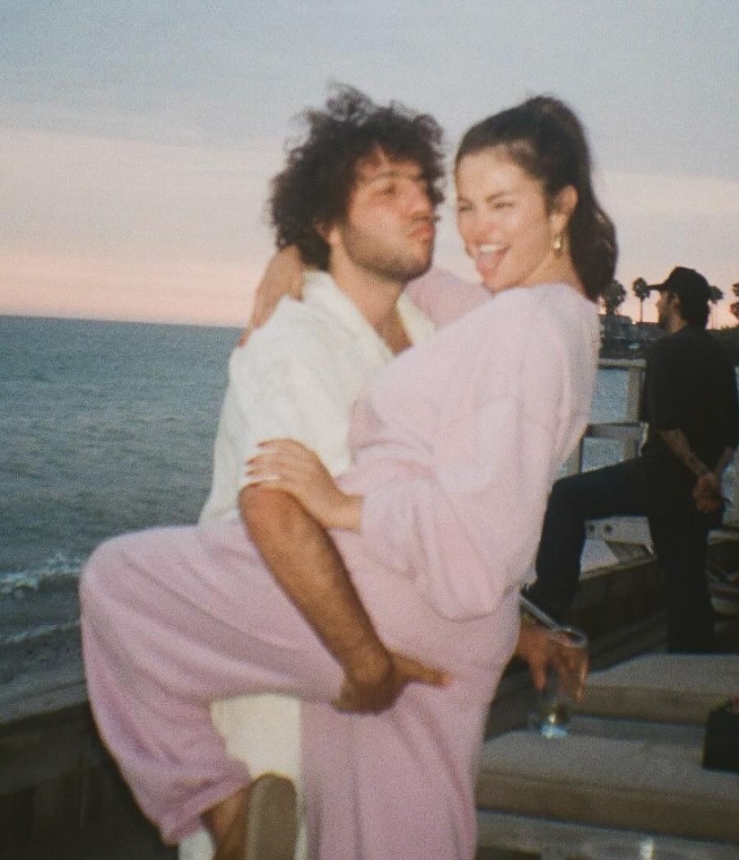 Selena Gomez's loved-up snaps with Benny Blanco have hidden signals in it