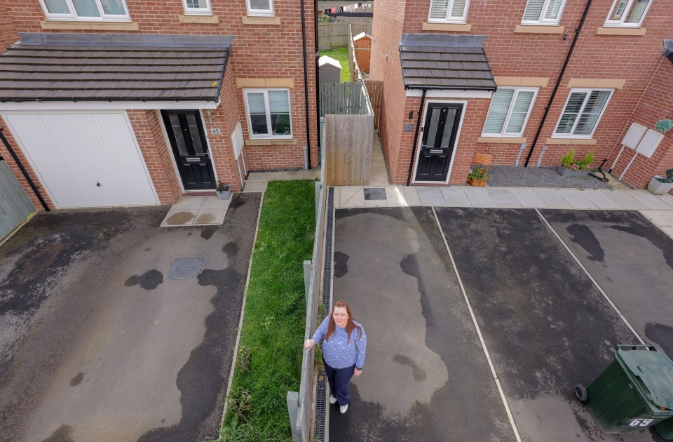 an aerial view of a row of houses with the words north on the bottom