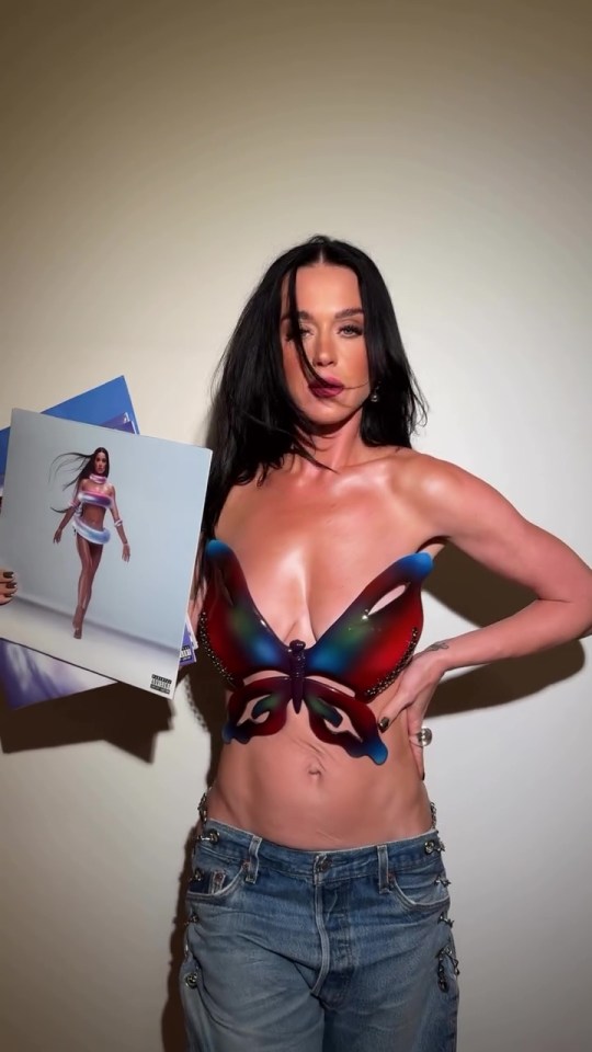 Katy Perry promotes the launch of her new album 143