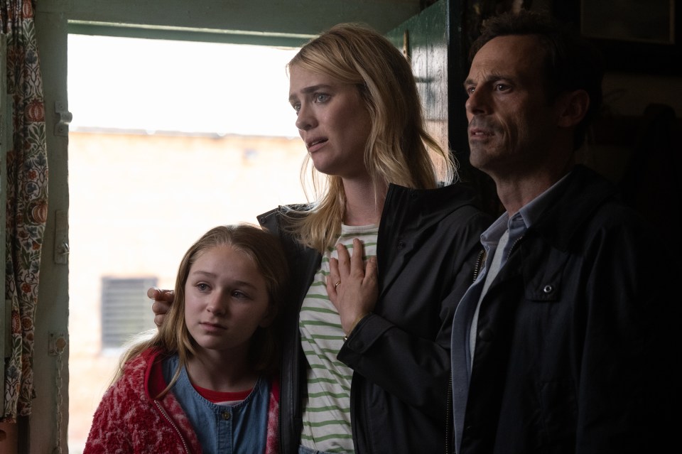 Alix West Lefler, Mackenzie Davis and Scoot McNairy in the flick