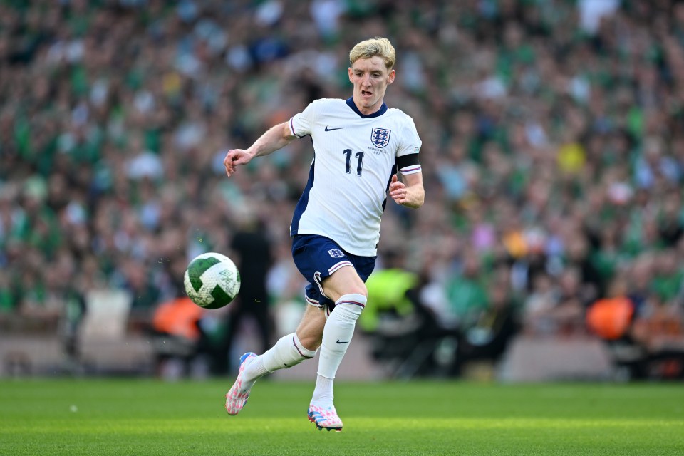 a soccer player with the number 11 on his jersey