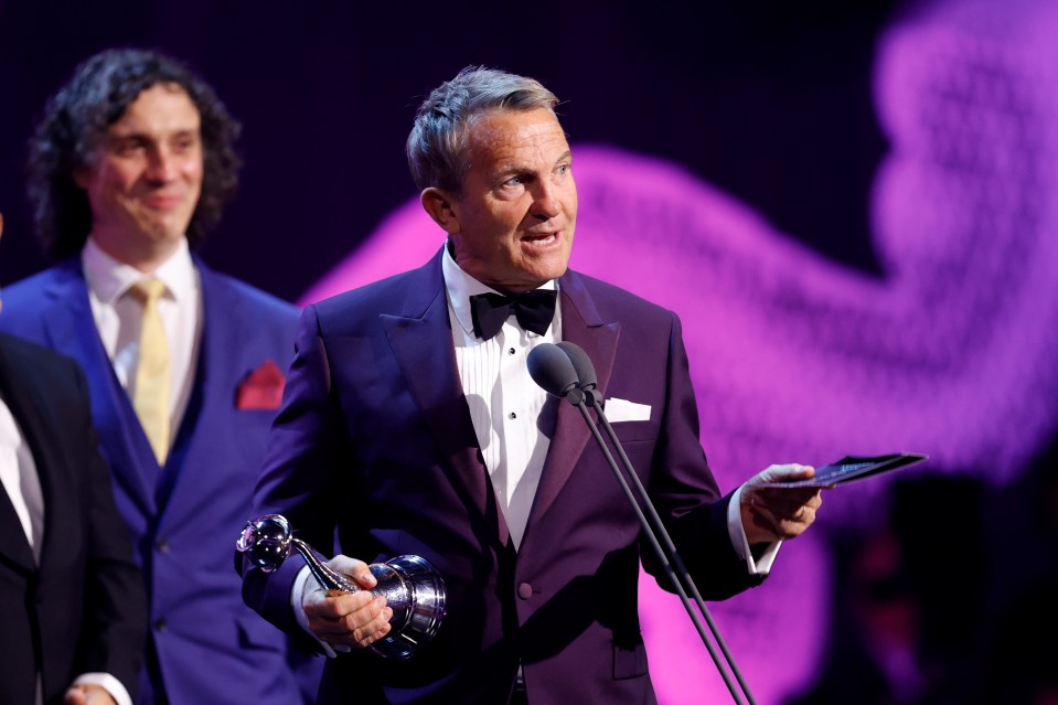 Bradley Walsh accepts the Daytime Award for The Chase