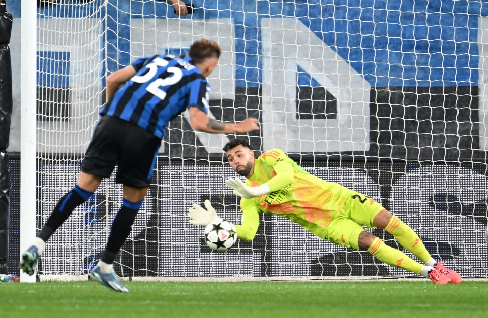 David Raya saved Mateo Retegui's penalty to preserve Arsenal's clean sheet