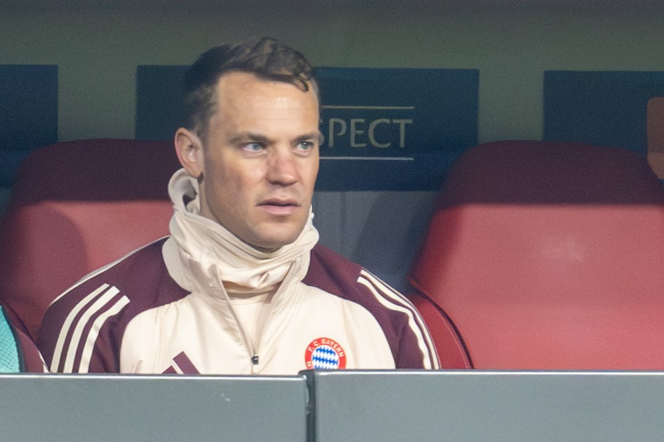 Neuer spent the second half on the bench after his heavy fall