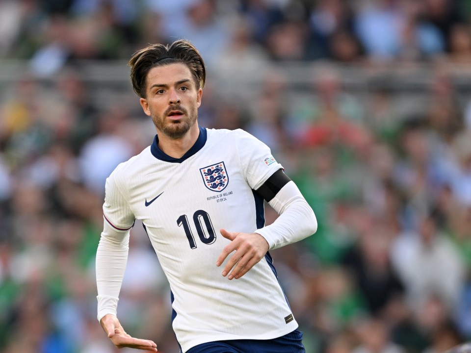 a soccer player with the number 10 on his jersey