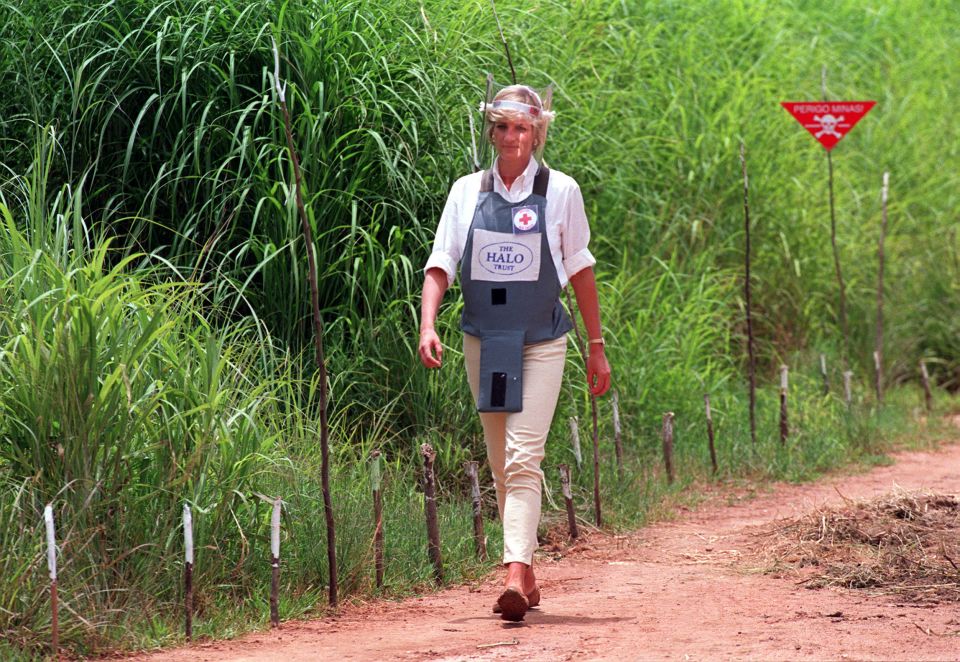 Diana, Princess of Wales wearing a bombproof visor during her visit to a minefield in Huambo, Angola