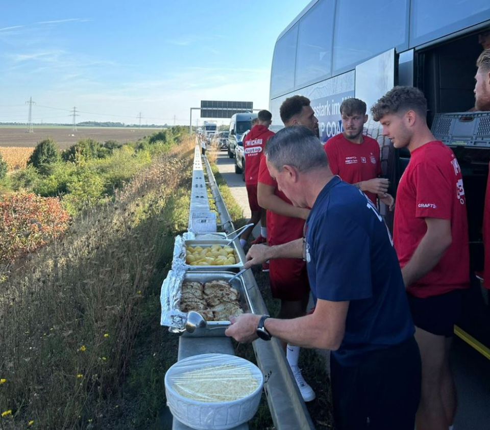 FSV Zwickau players had to eat their pre-match meal on the motorway