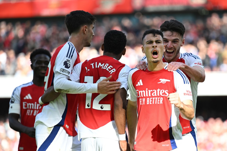 a group of soccer players wearing emirates fly better uniforms