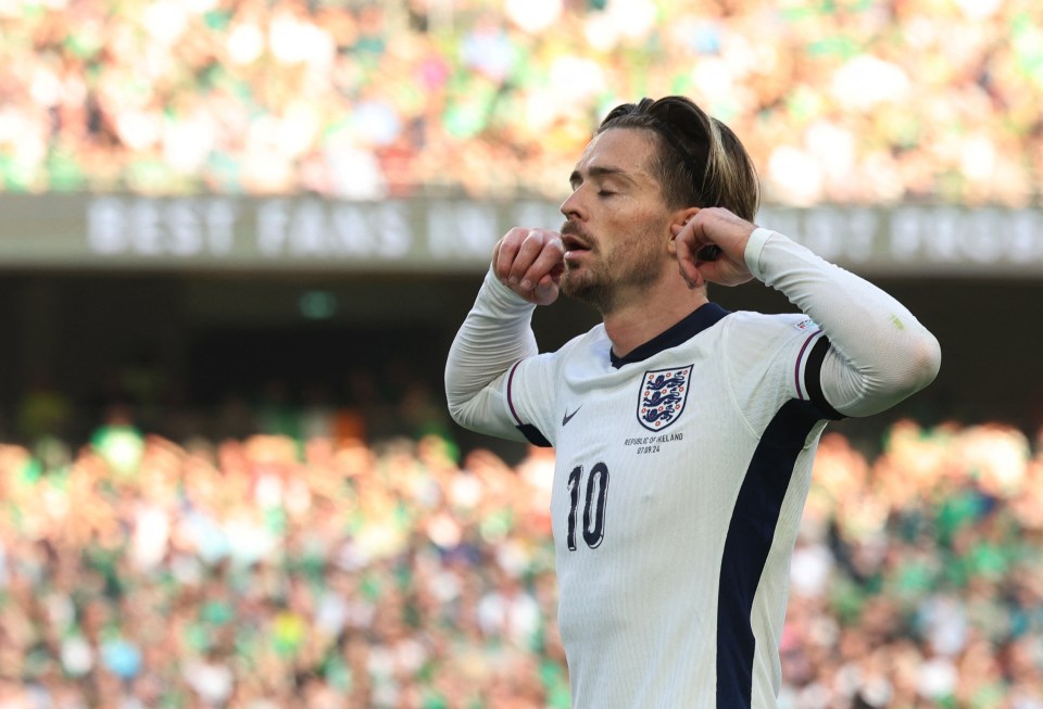 a soccer player with the number 10 on his jersey