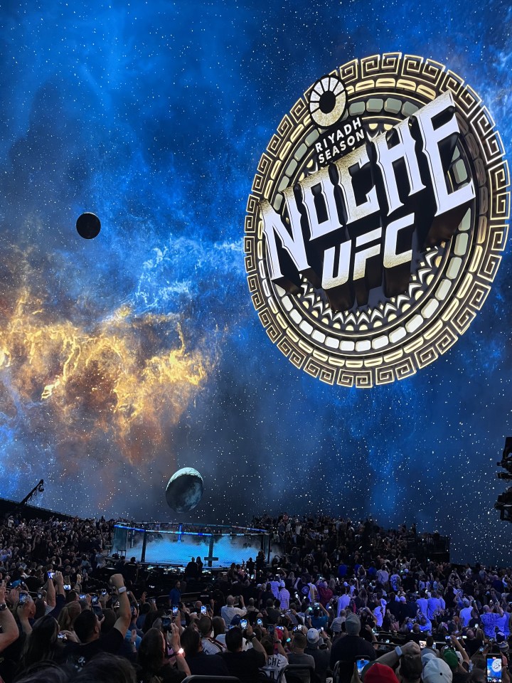 a noche ufc logo is above a crowd of people