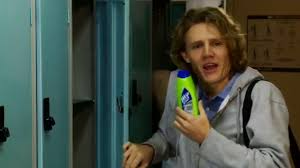 Jimmy bullard flogs Wash n Go shampoo