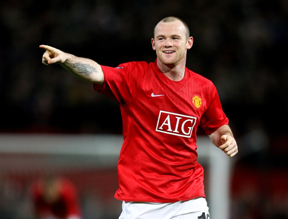 a man wearing a red shirt with aig on it