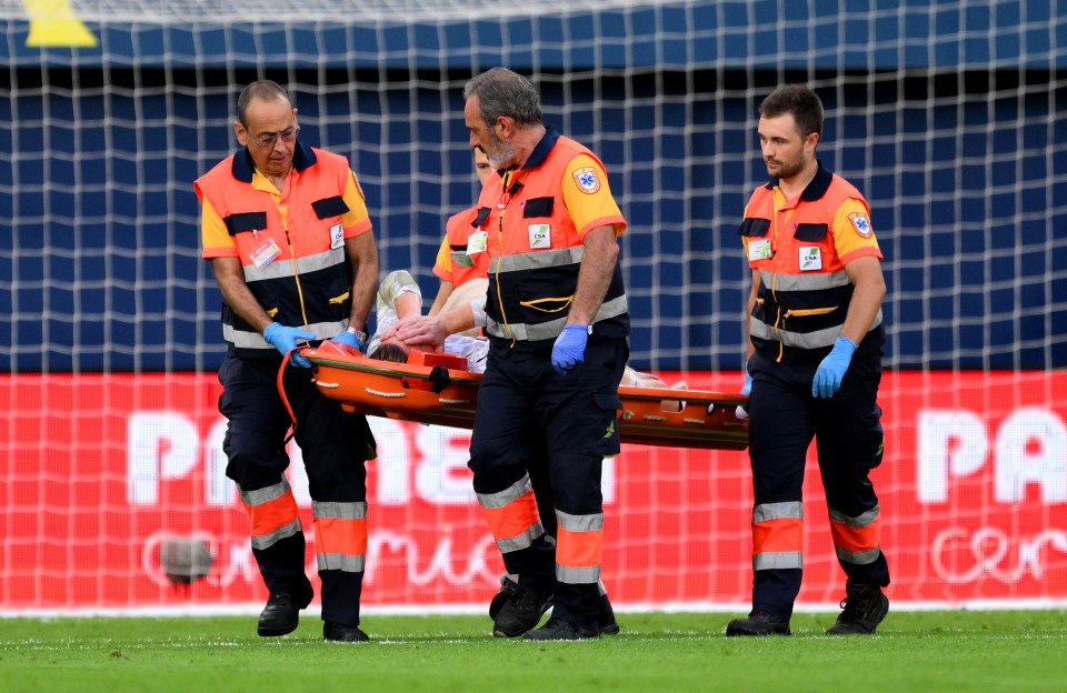 The German was replaced in Barcelona's 5-1 win over Villarreal after being stretchered off