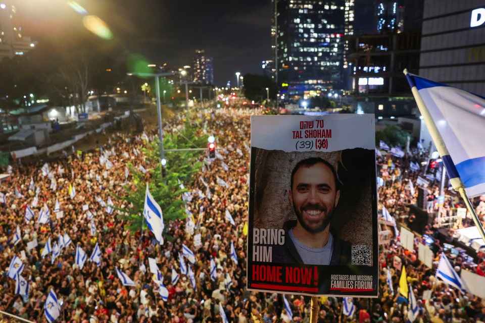 Half a million people protested across Israel for a hostage-ceasefire deal after the six were found dead