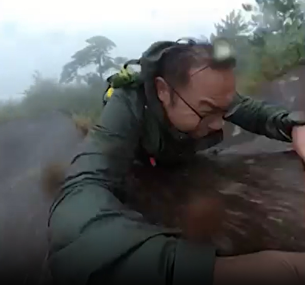 Hiker Yang Meng captured the moment he plunged down the mountain-side