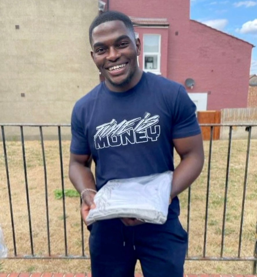 a man wearing a t-shirt that says free money