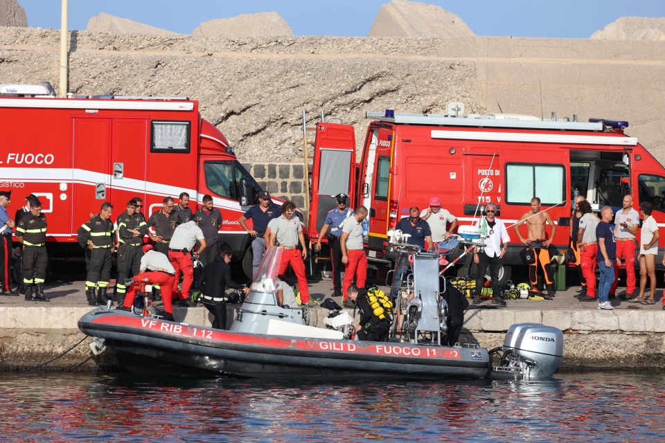 Rescue workers and divers from the Italian fire brigade at the scene