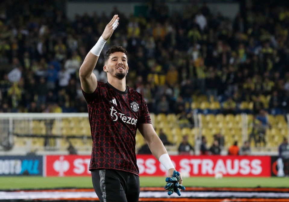 Altay Bayindir has received a hero's welcome from Fenerbahce fans