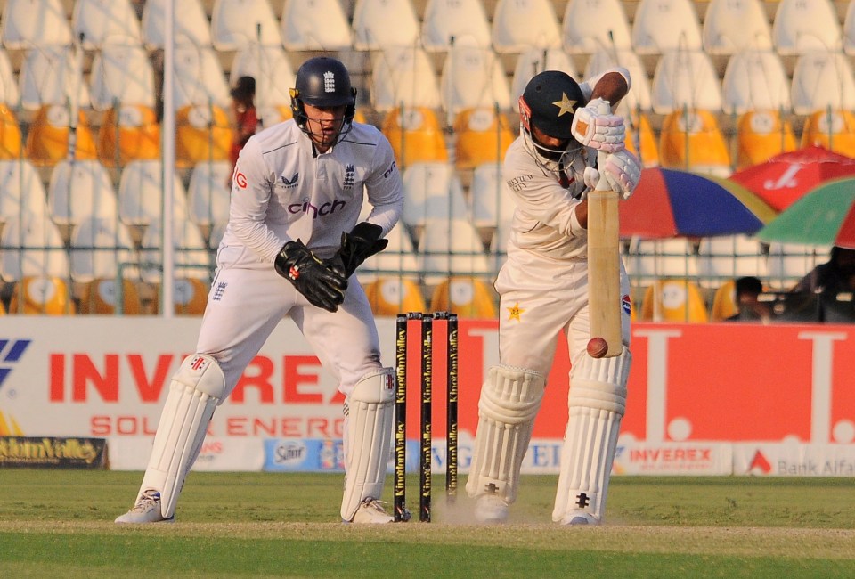 Sajid Khan was able to bat on after appearing to be caught behind