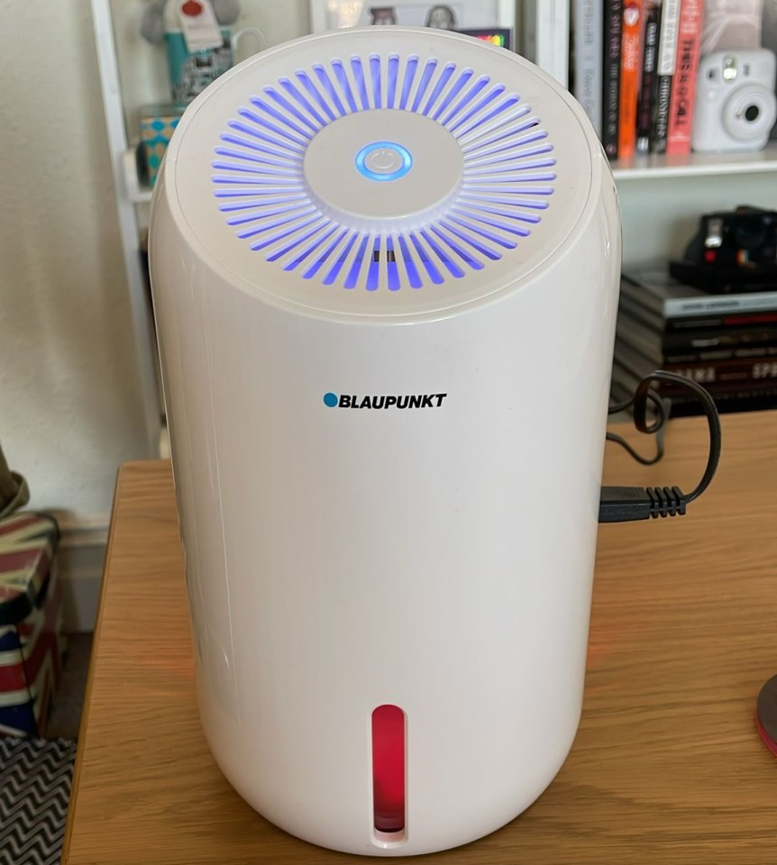 a blaupunkt humidifier sits on a wooden desk