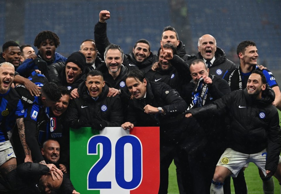 Inzaghi (centre) celebrating with his team as they secured their 20th Scudetto with five matches remaining in April 2024