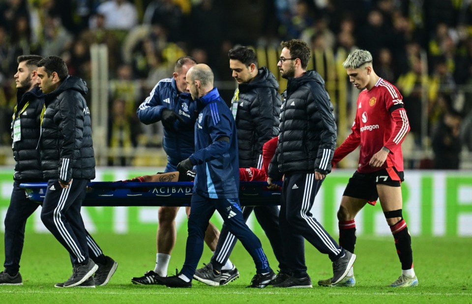 ISTANBUL, TURKIYE - OCTOBER 24: Antony of Manchester United leaves the game on a stretcher after getting injured during the UEFA Europa League week 3 football match between Fenerbahce and Manchester United at Ulker Stadium in Istanbul, Turkiye on October 24, 2024. (Photo by Ali Atmaca/Anadolu via Getty Images)