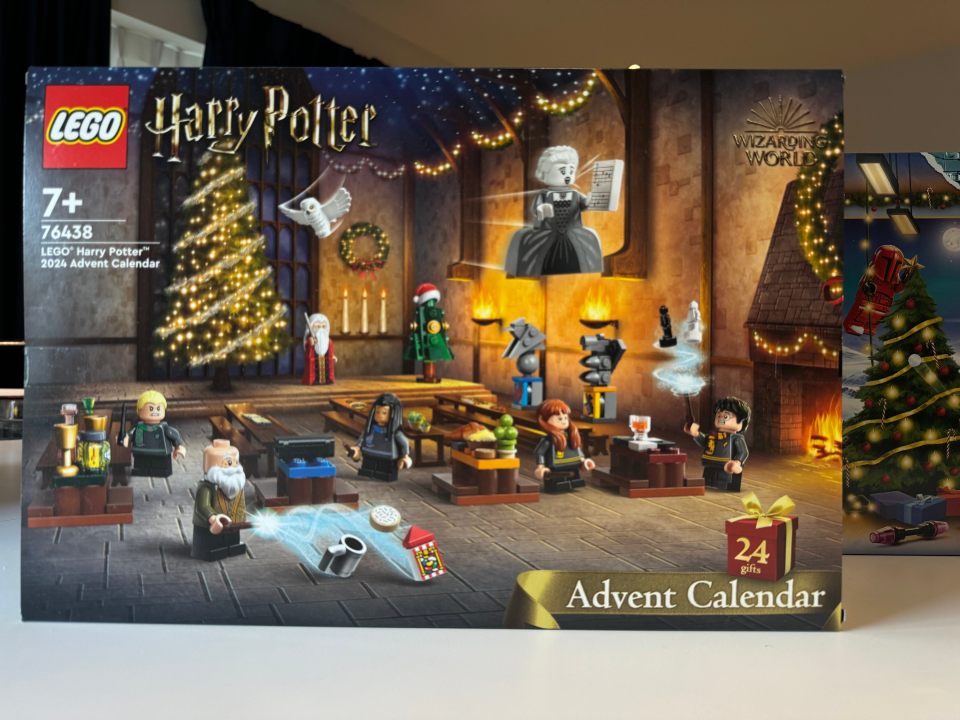 The Harry Potter calendar depicts several recognisable characters in Hogwarts' great hall