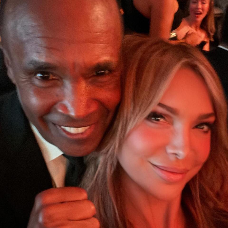 She posed for selfies with Sugar Ray Leonard